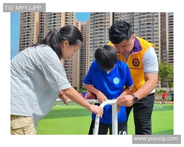 小小球员的梦想之路足球场上的孩子们与未来的希望